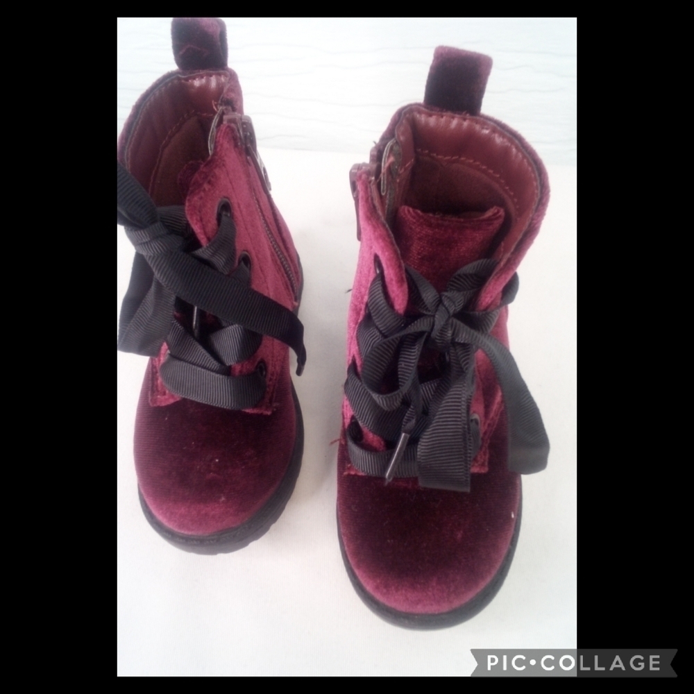 Cat & Jack Kids booties